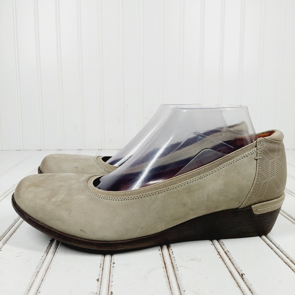 Cobb Hill by New Balance Tan Wedges with 2 pairs no-show socks 👜👠 - Picture 1 of 15